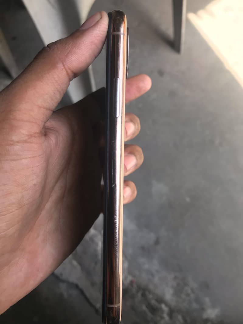 Apple iPhone XS 5