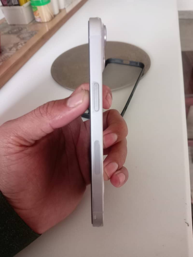 Apple iPhone 14 7