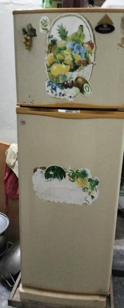 dawlance fridge medium size
