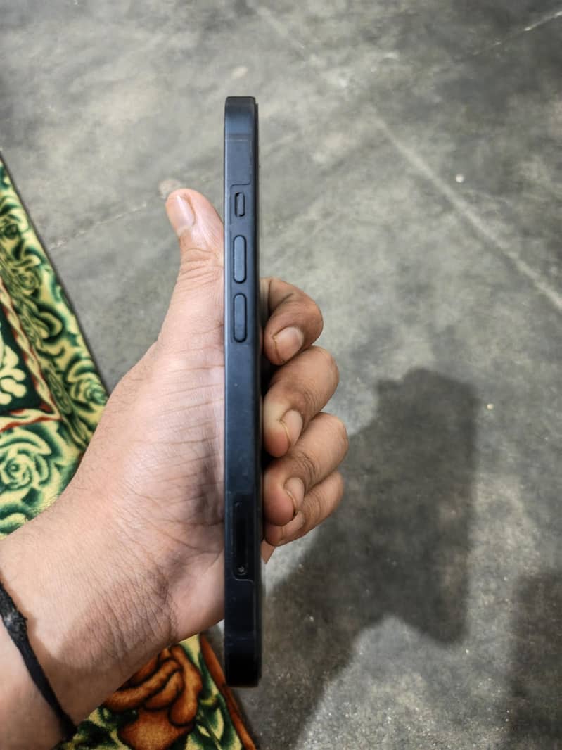 Apple iPhone 13 3