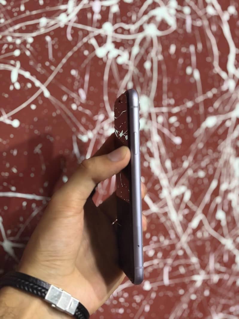 Apple iPhone 11 3