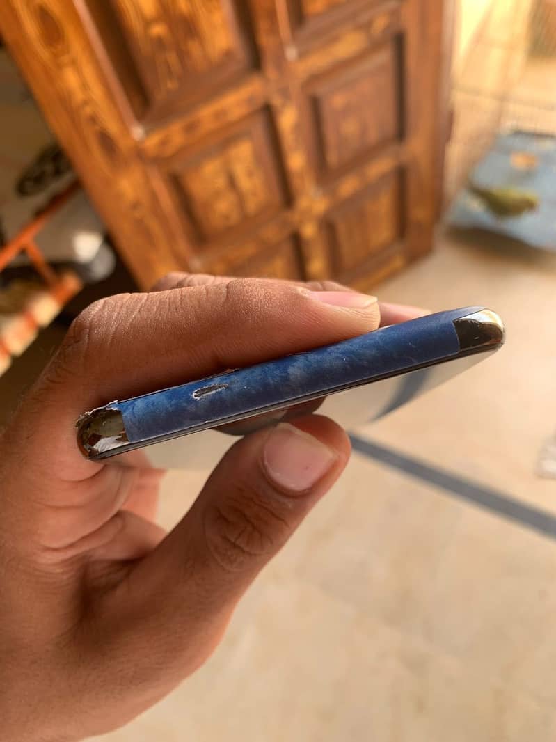 Apple iPhone 11 Pro Max 2