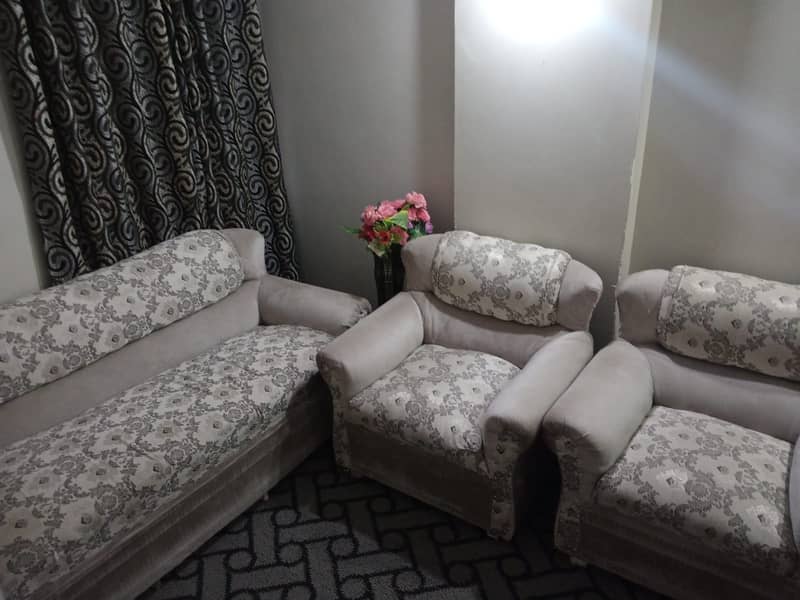 7 seater sofa set with  small table 4
