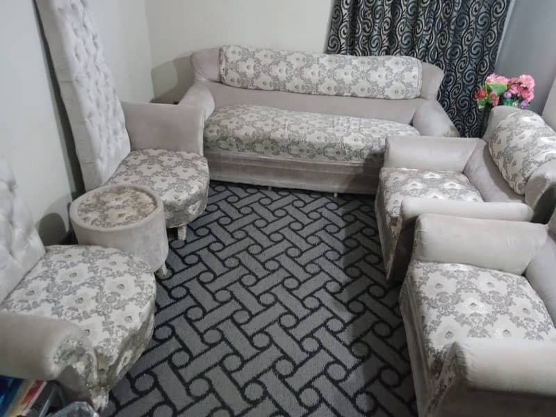 7 seater sofa set with  small table 0