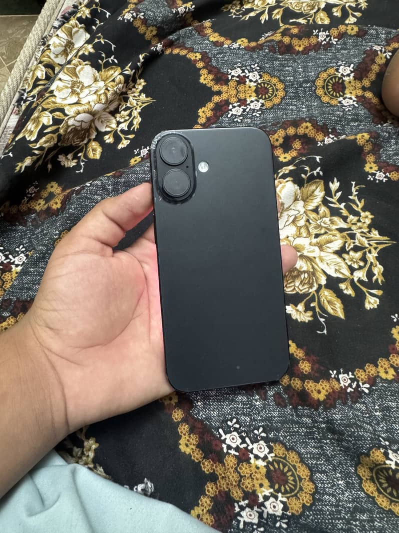 Apple iPhone 16 1