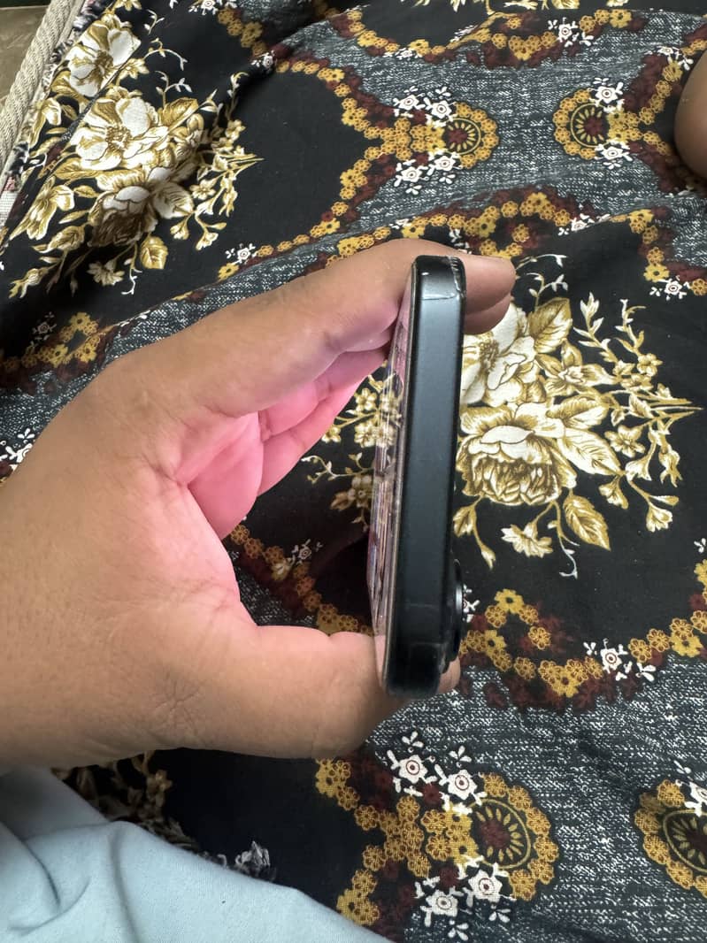 Apple iPhone 16 2