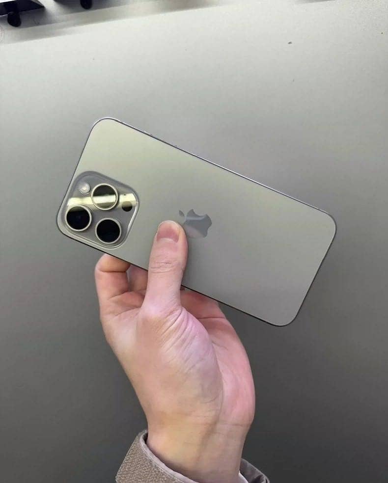 Apple iPhone 15 Pro Max 0