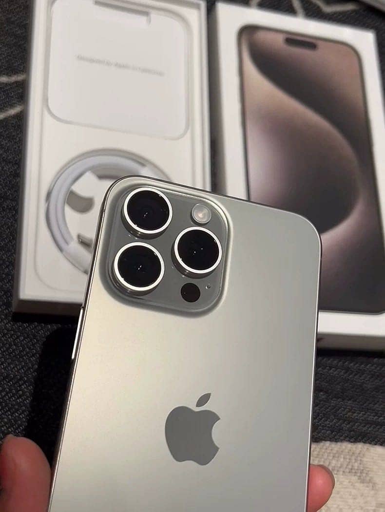 Apple iPhone 15 Pro Max 1