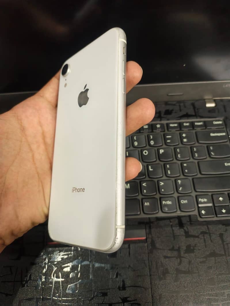 Apple iPhone XR 1