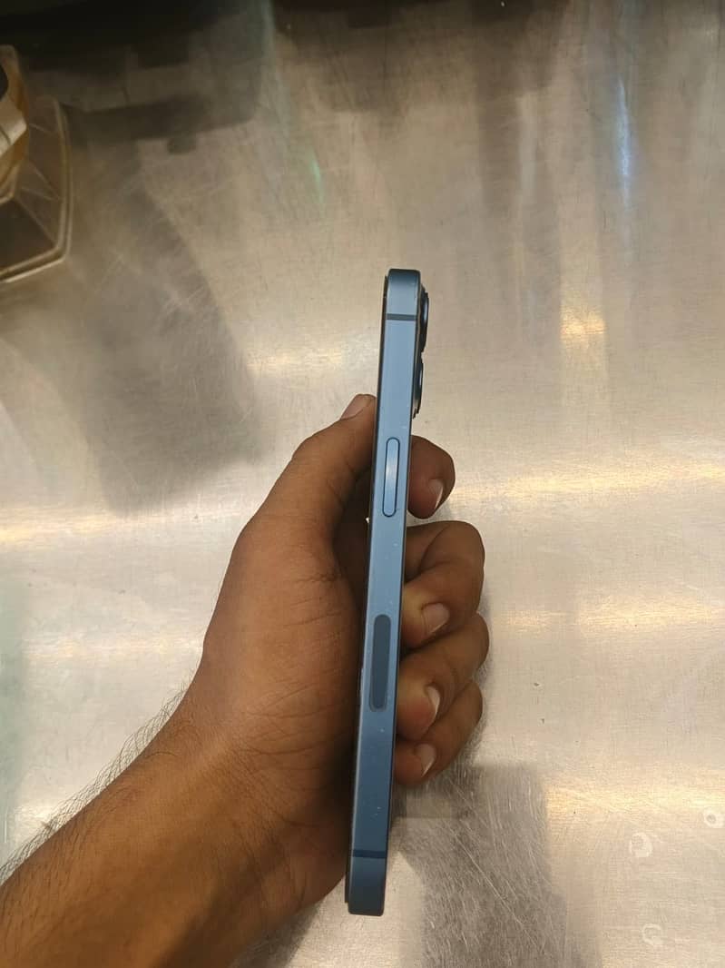 Apple iPhone 13 4
