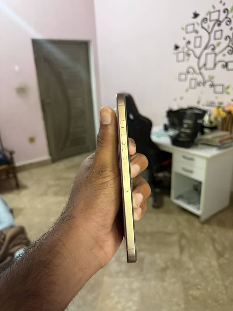 Apple iPhone 16 Pro Max 0