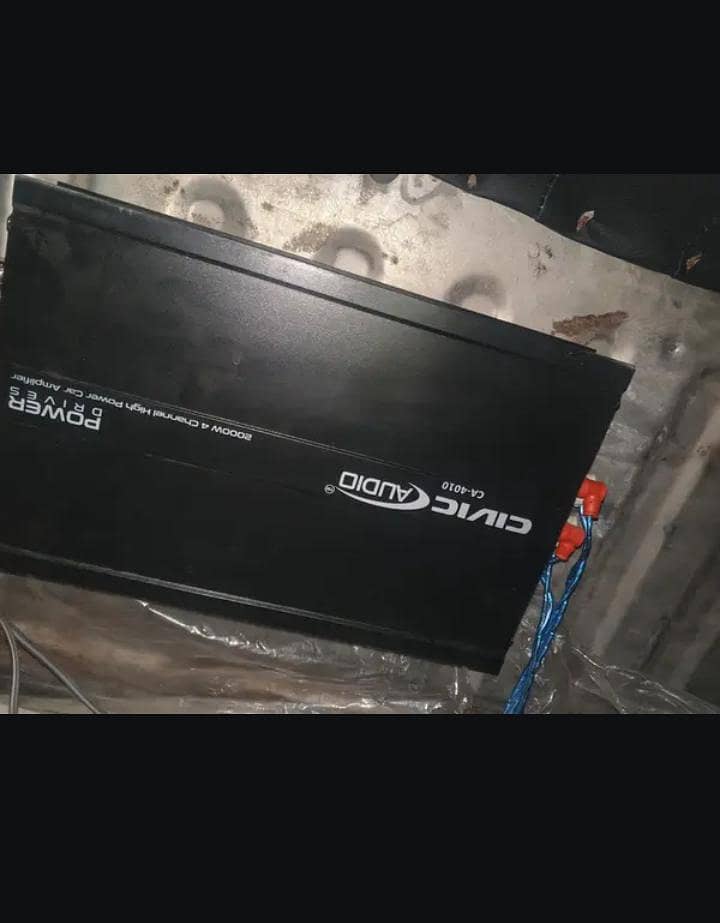 amplifier and woofer 0