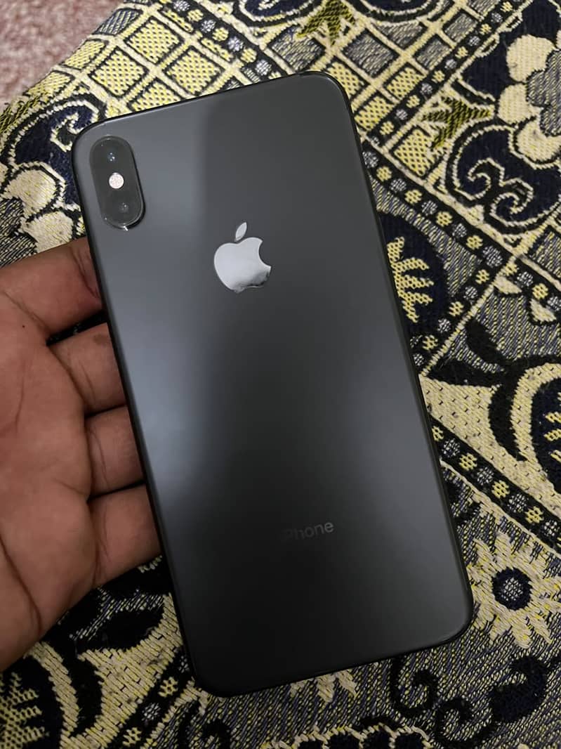 Apple iPhone XS Max 1