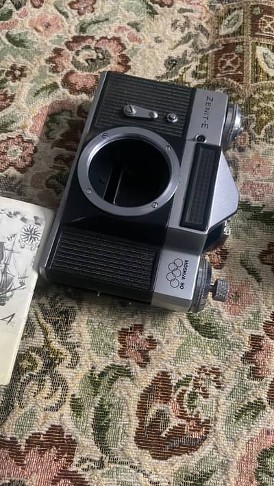 1980 s camera for antequie collecters with user manual and bag