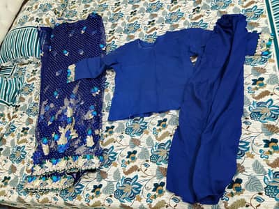 yh saree bilkul new hai use nh hui bilkul fresh Kam hai is pr q