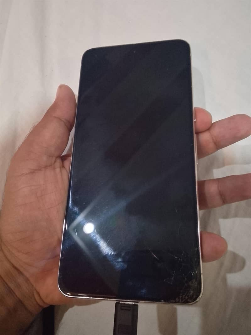 Google Pixel 8 Pro screen damaged 6