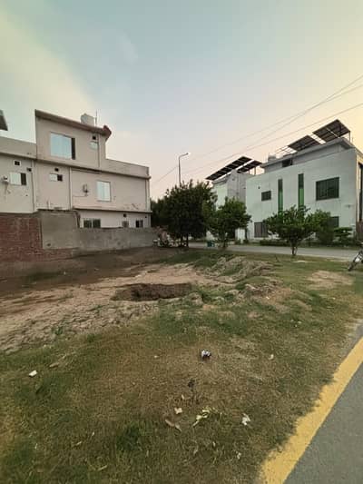 Become Owner Of Your Near to Park Residential Plot Today Which Is Centrally Located In Park View City - Imperial Block In Lahore