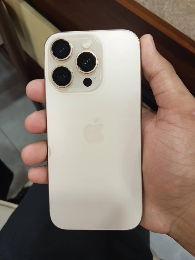 Apple iPhone 16 Pro 0