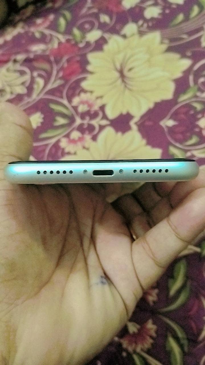 Apple iPhone XR 4