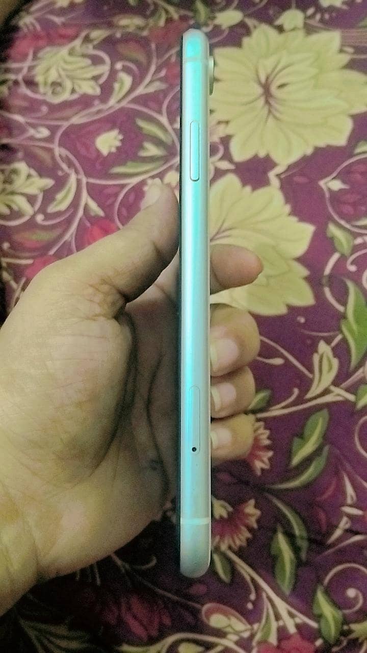 Apple iPhone XR 6