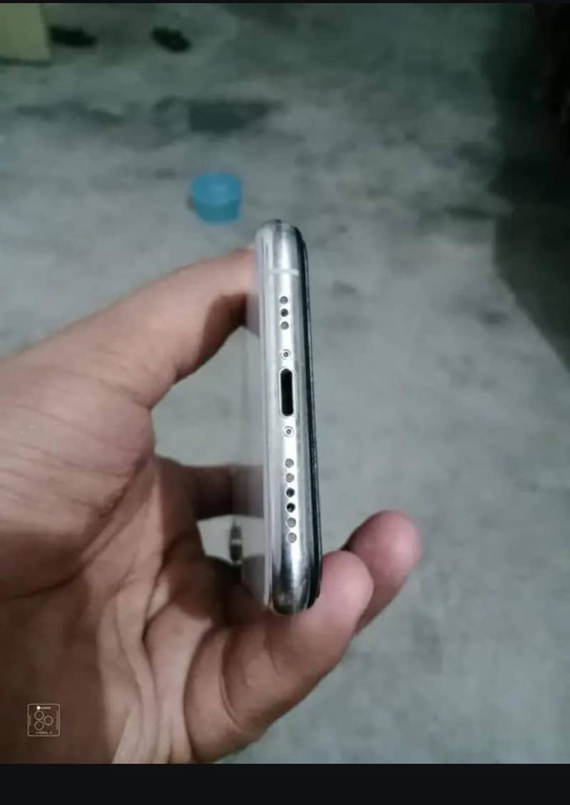 Apple iPhone XS 5
