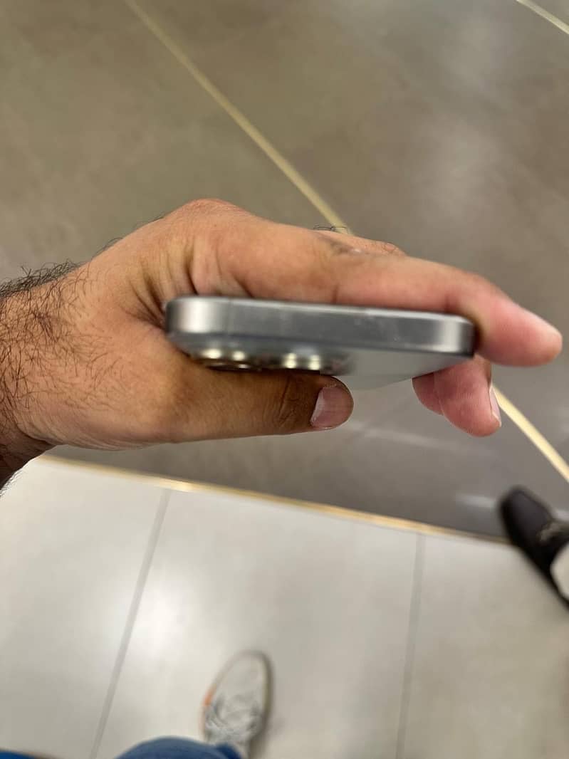 Apple iPhone 15 Pro 2