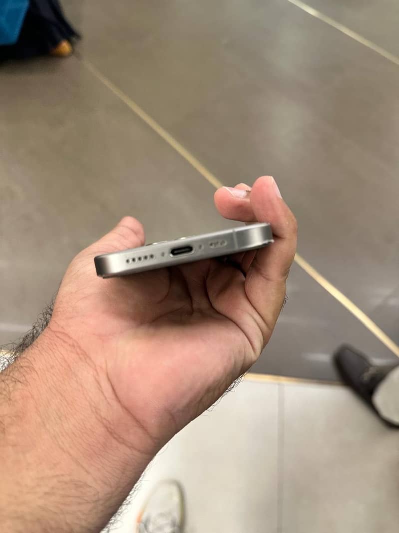 Apple iPhone 15 Pro 3