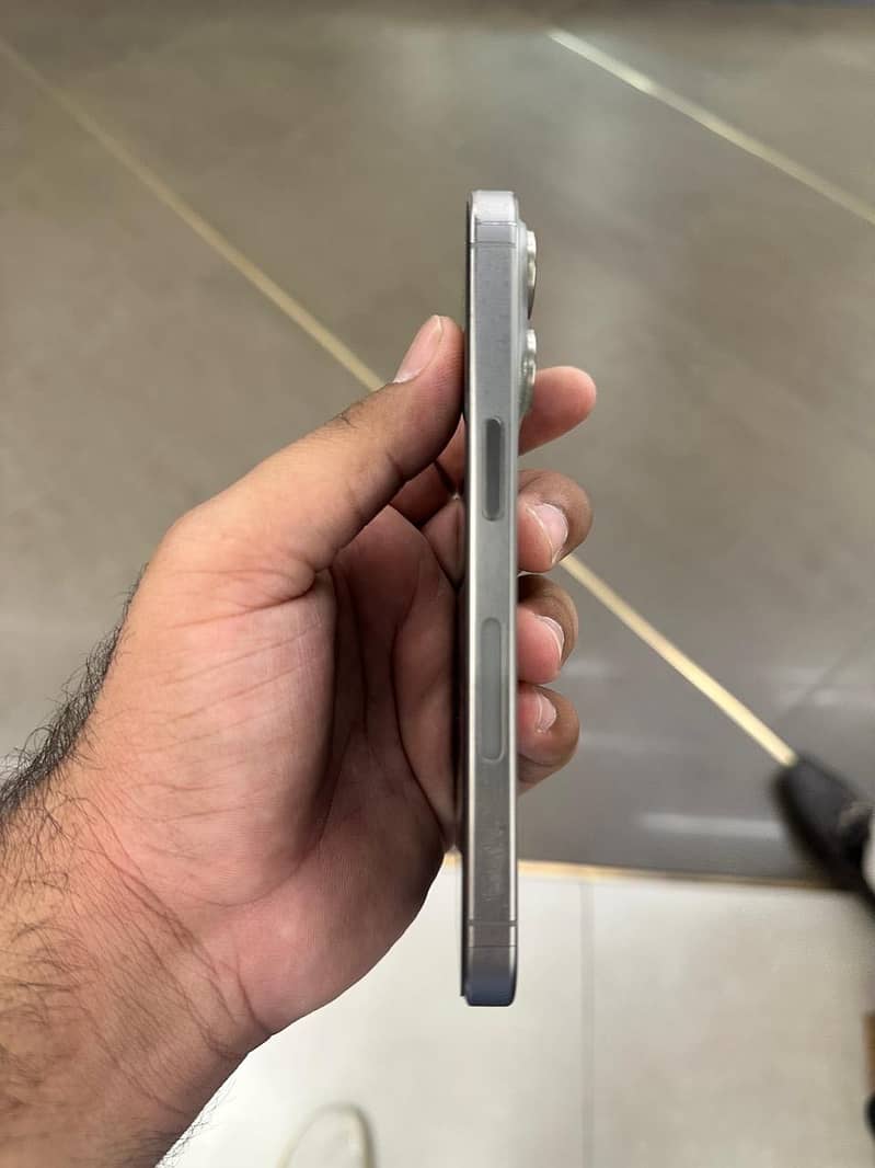 Apple iPhone 15 Pro 4