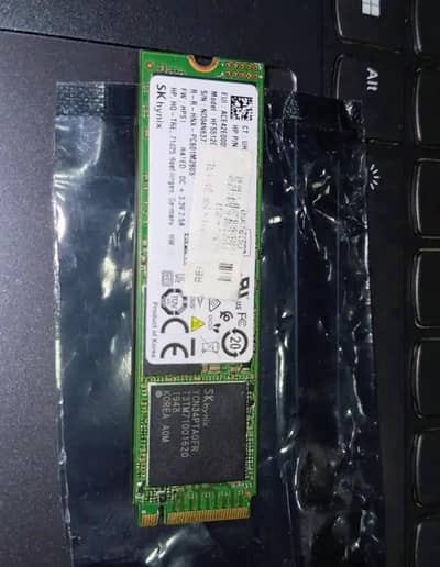SK Hynix 512GB NVMe M. 2 SSD (PCle Gen3x4) - Health 97%