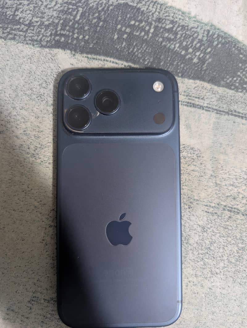 Apple iPhone 17 Pro Max 6