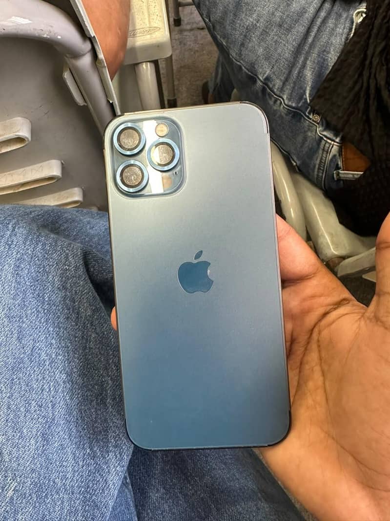 Apple iPhone 12 Pro Max 4