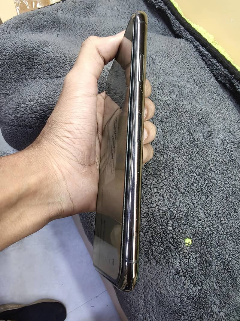 Apple iPhone 11 Pro Max 3