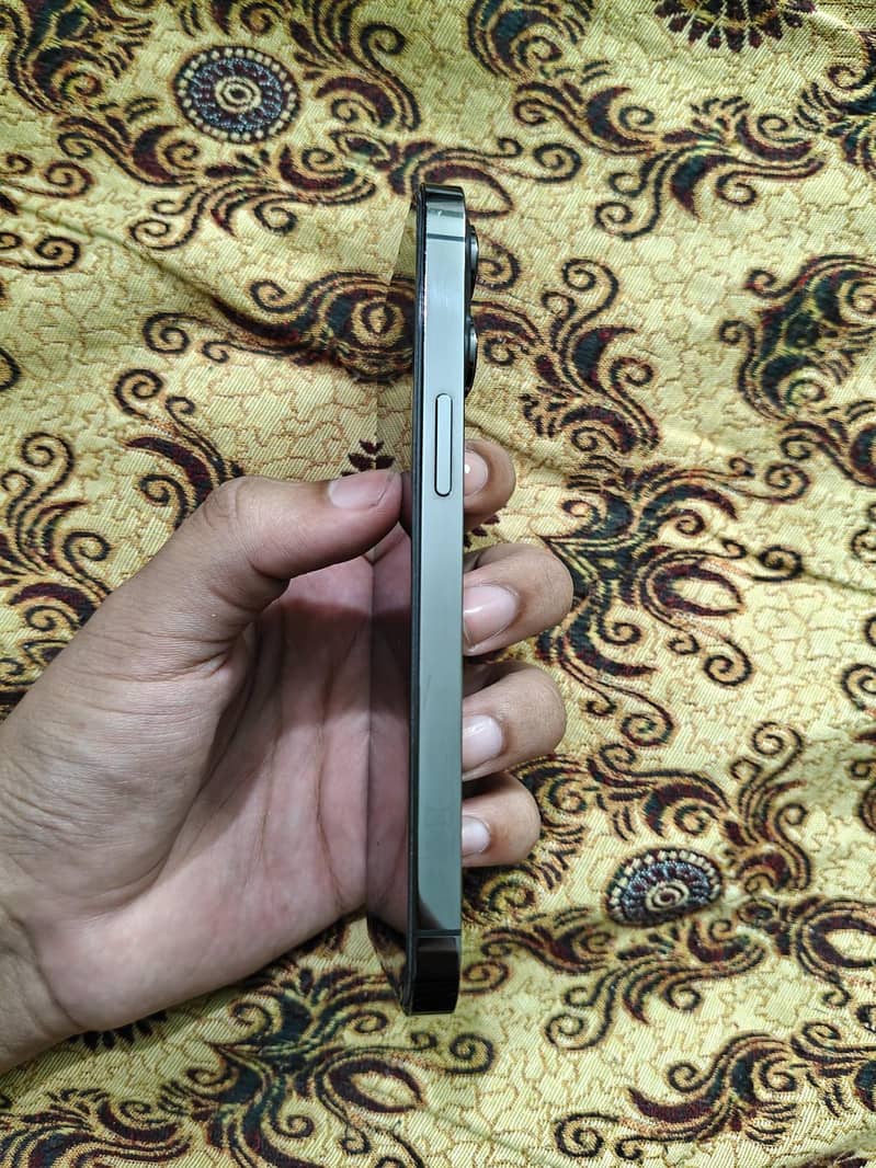 Apple iPhone 13 Pro 2