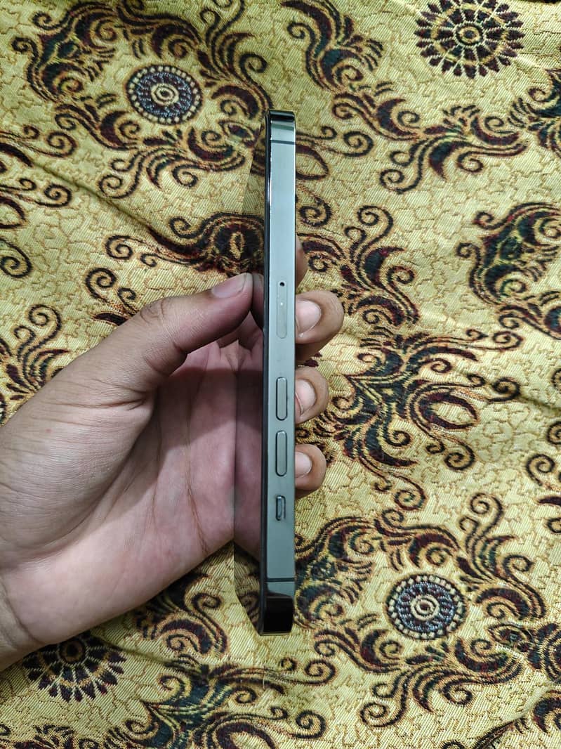 Apple iPhone 13 Pro 4