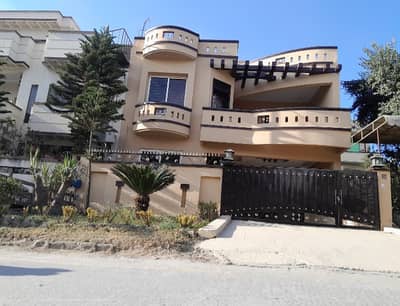 F-11 Prime Location Ideal Upper Portion (3/Bedroom) Very Reasonable Rent