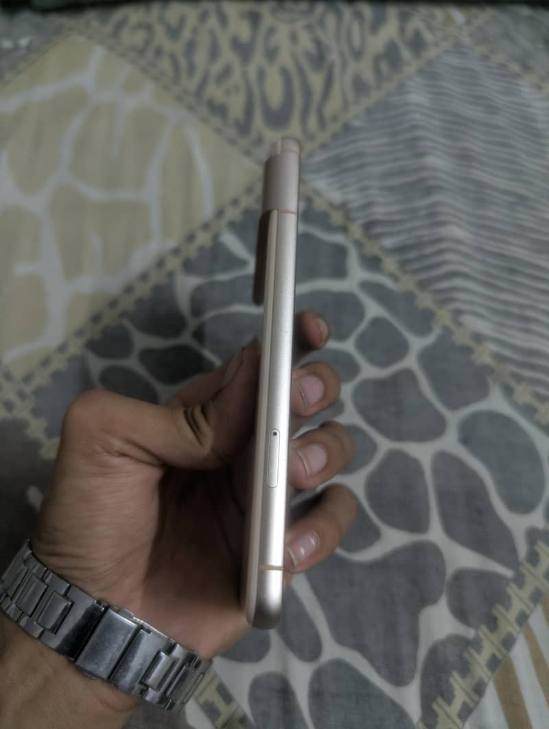 Google Pixel 8 4