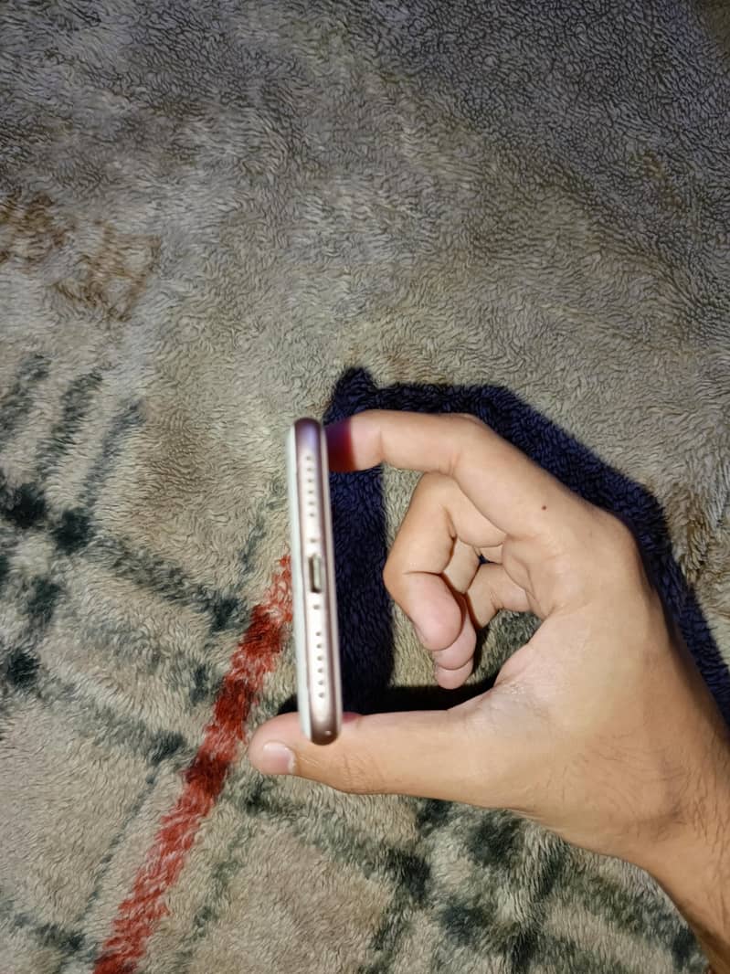 Apple iPhone 8 1