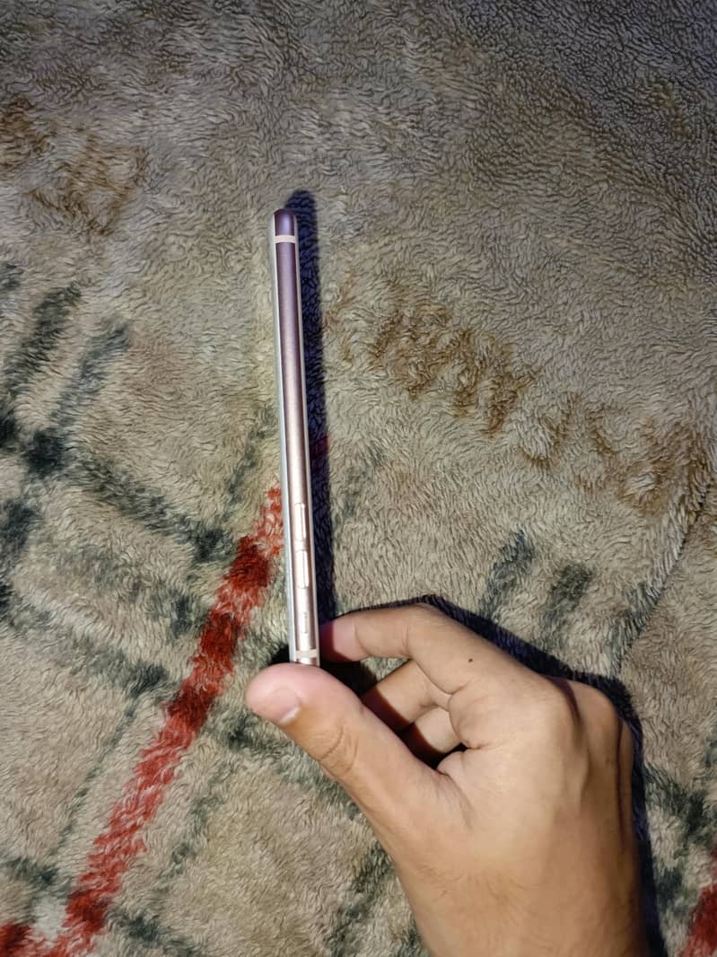 Apple iPhone 8 4