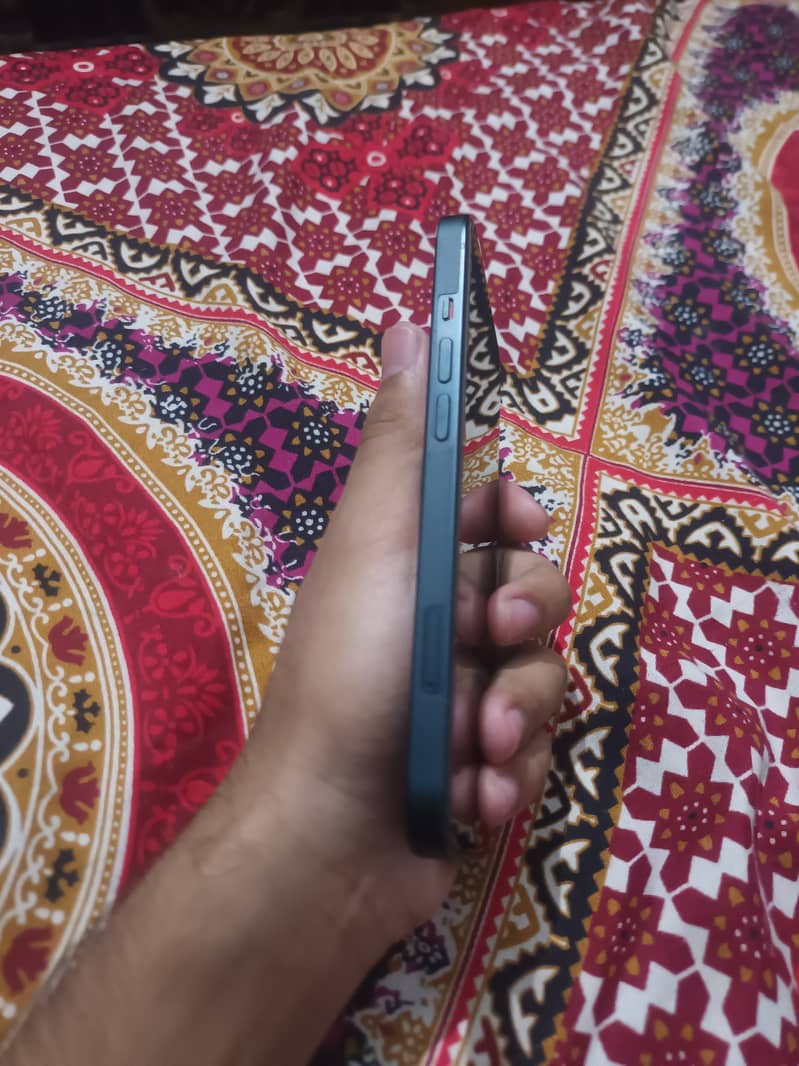 Apple iPhone 13 3