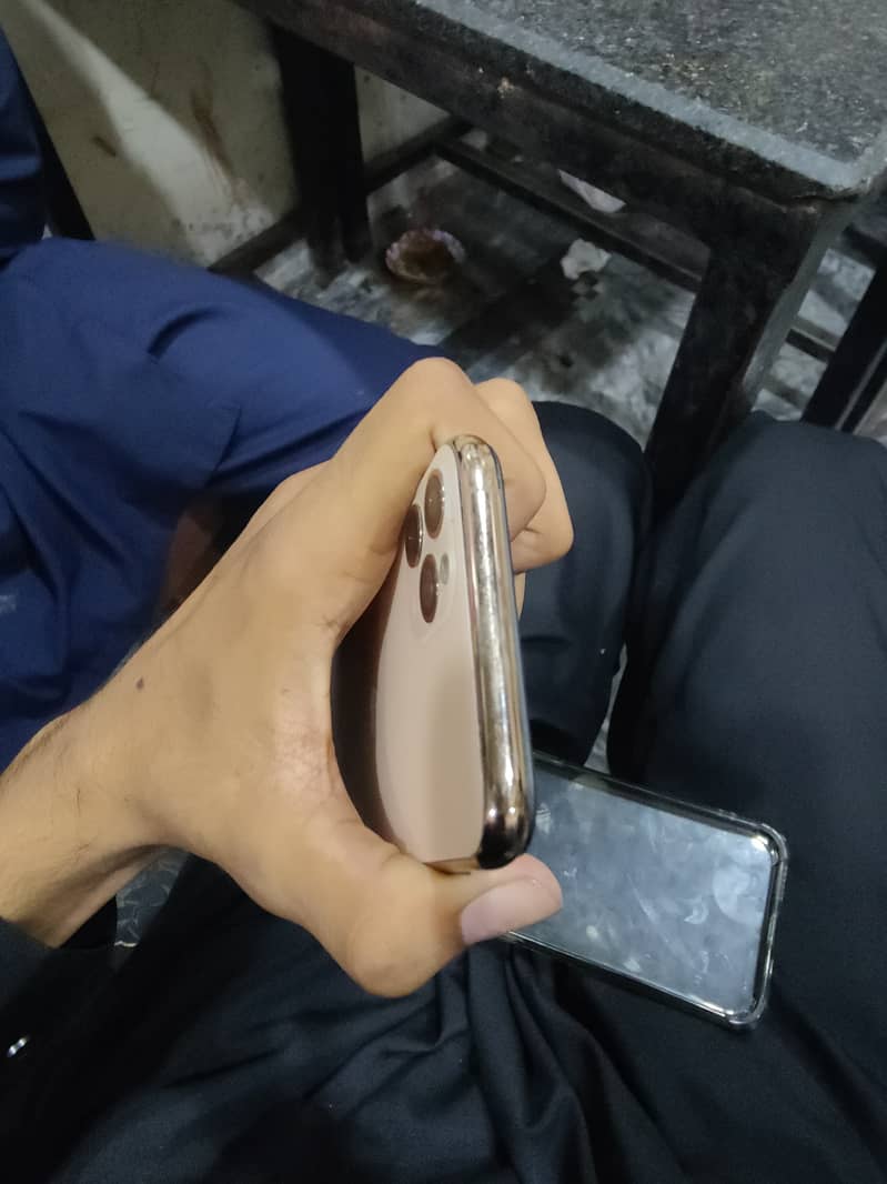 Apple iPhone 11 Pro 2