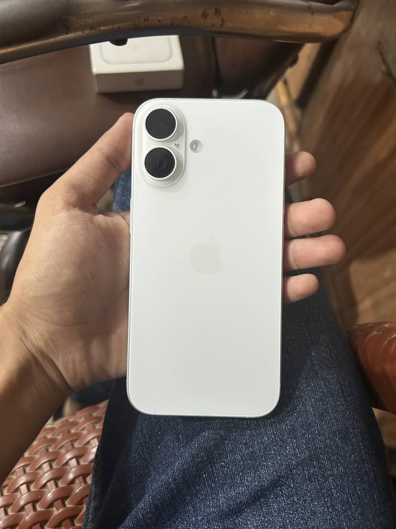 Apple iPhone 16 1