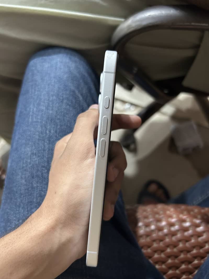 Apple iPhone 16 2