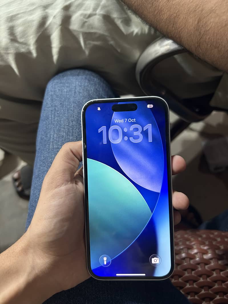 Apple iPhone 16 8