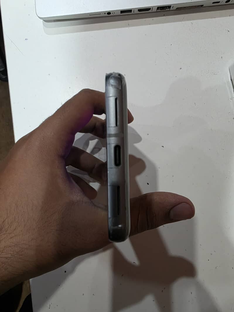 Google Pixel 8 4