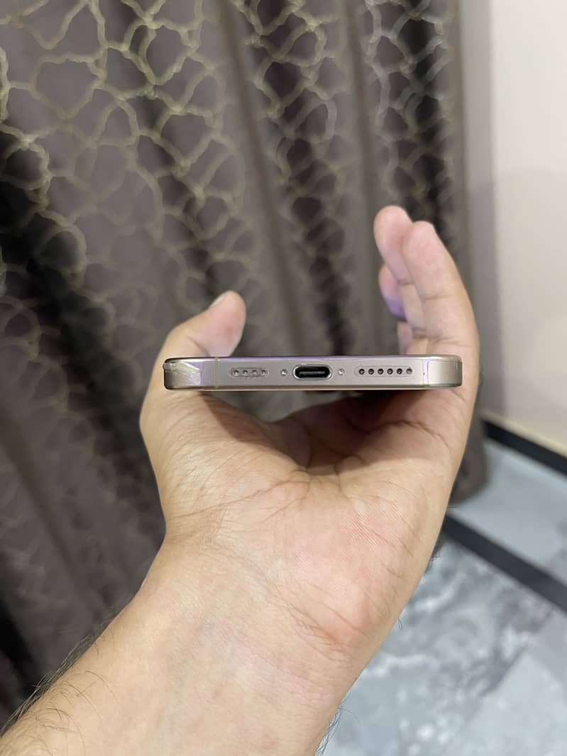 Apple iPhone 16 Pro Max 4