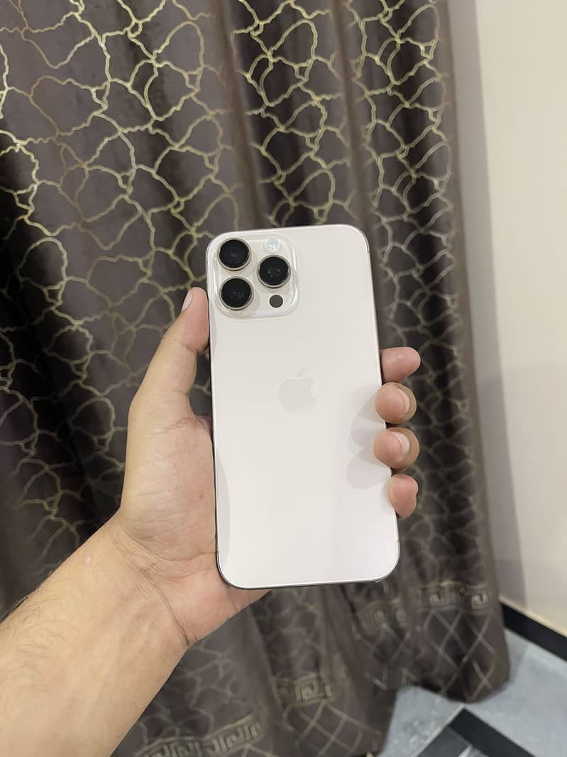 Apple iPhone 16 Pro Max 5