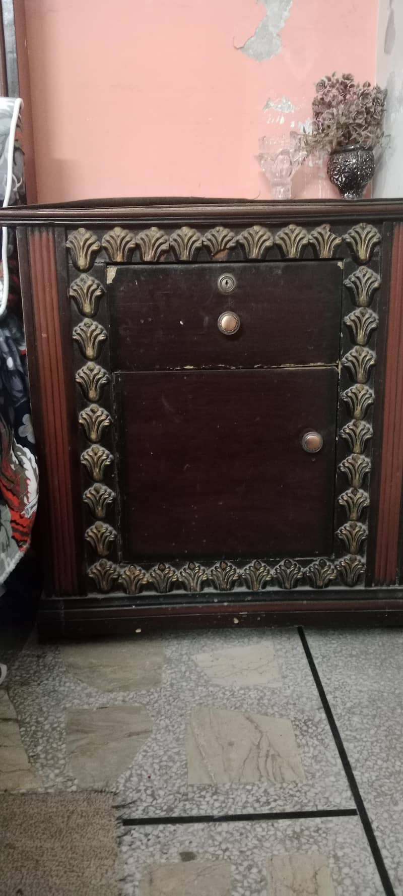 Bed set with side tables and dressing 2