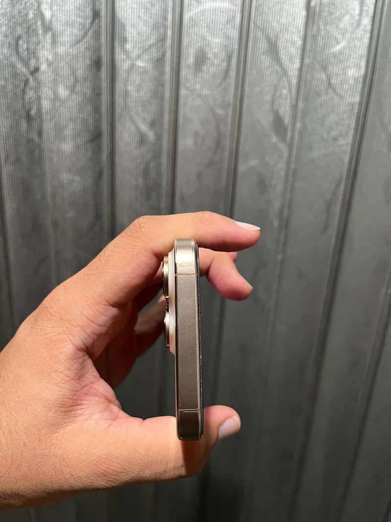 Apple iPhone 16 Pro 4