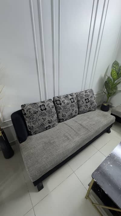 5 seater sofa with table