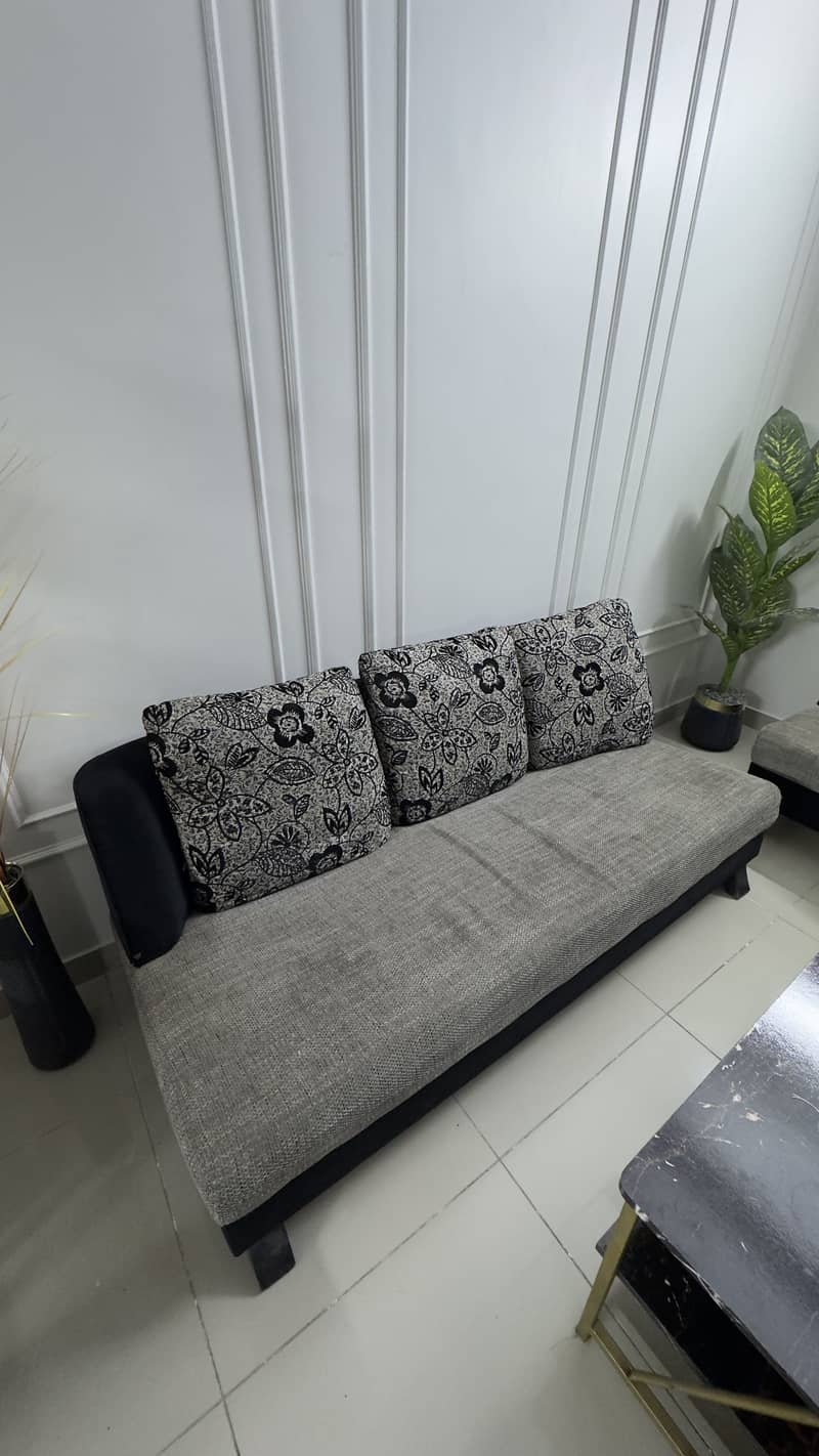 5 seater sofa with table 0